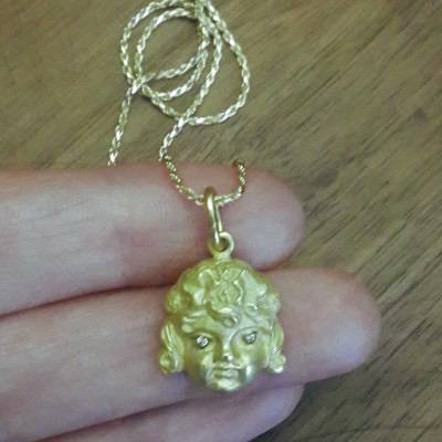 Талисман маска. Маска как атрибут очень часто используется в магии.