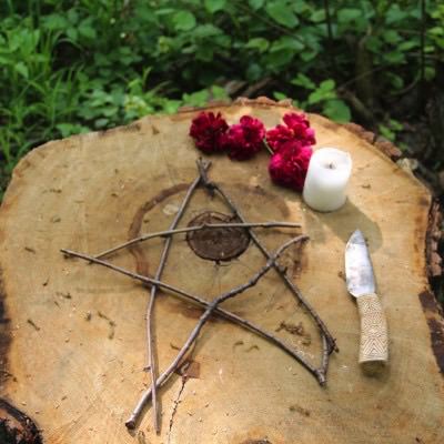 Обряд приворот на крови в лесу - энергетически сильном месте